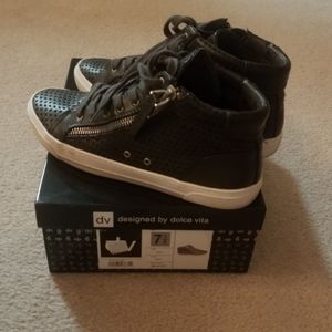 DV green high top sneakers sz 7.5